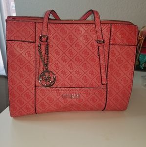Cartera,Guess, prácticamente nueva